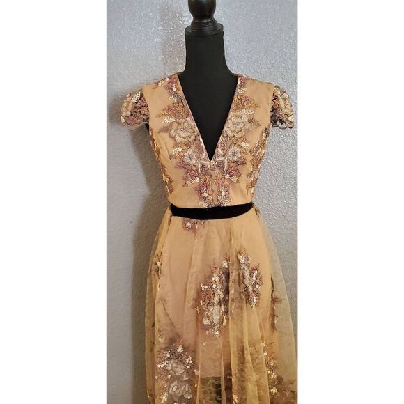 Dress the Population Juliana Floral Embroidered 2-Piece Set‎ Top & Skirt - Picture 4 of 16